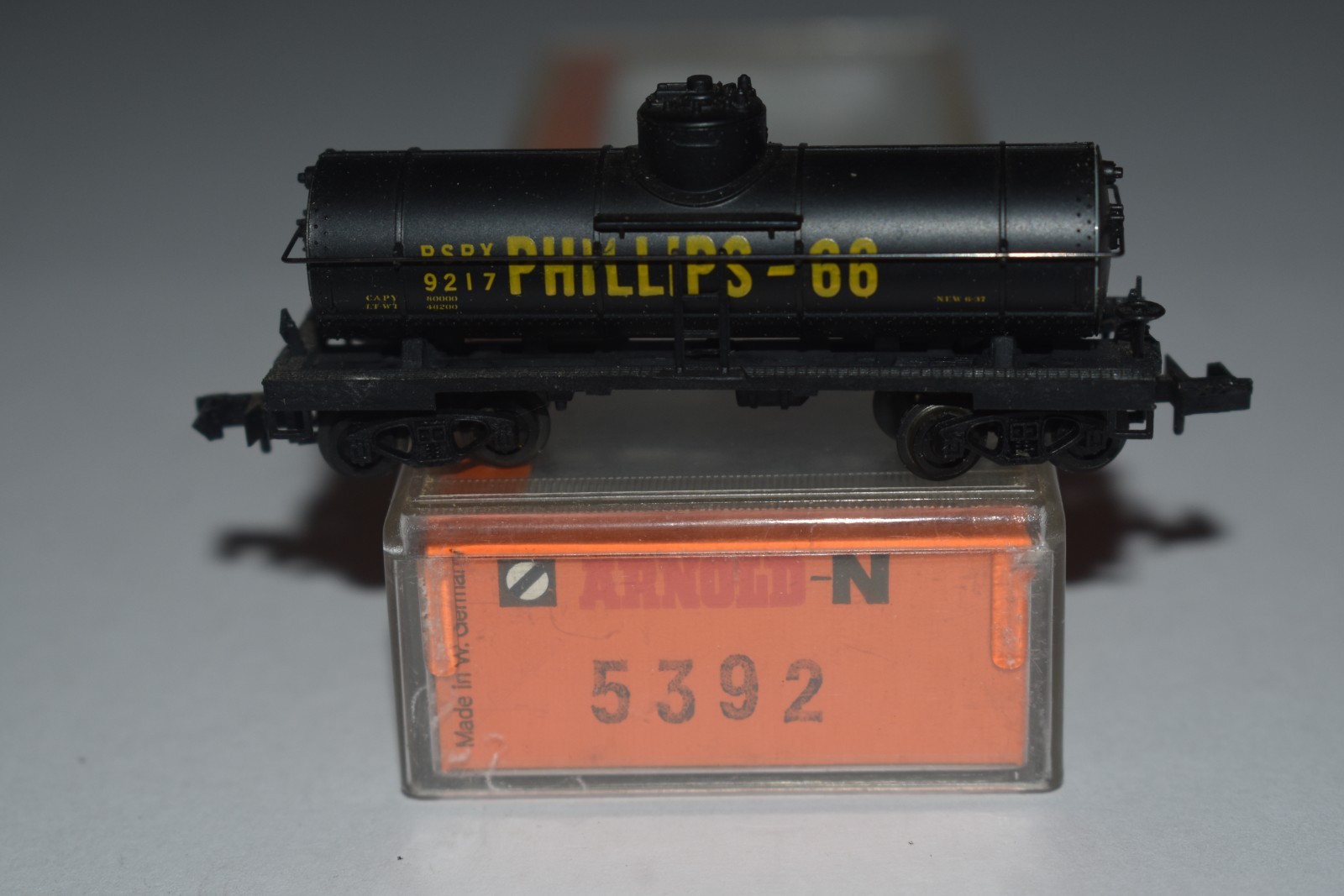 N Scale Arnold 5392 Phillips 66 Single Dome Tank Car 9217 C53886