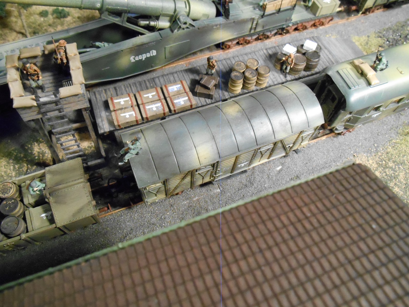 HO Roco Minitanks Artitec 7th Panzer LEOPOLD Artillery Train 5 Cars with Engine