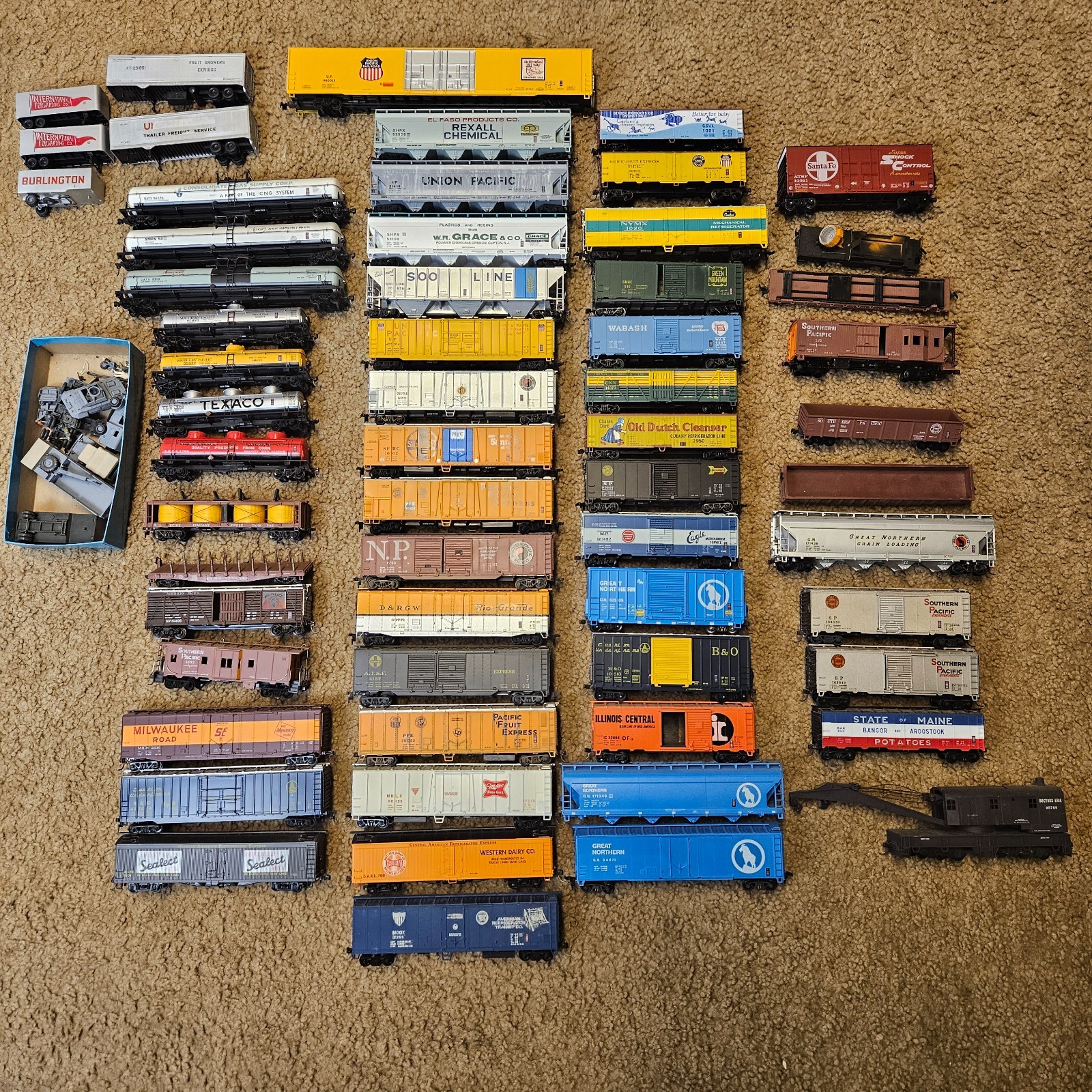 55 Decorated HO Railcars Freight Southern Union Pacific Trains Large Lot