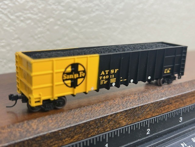 SANTA FE 5-pack THRALL 50ft ROTARY HIGH-SIDE GONDOLAS w/COAL LOADS N Scale NEW