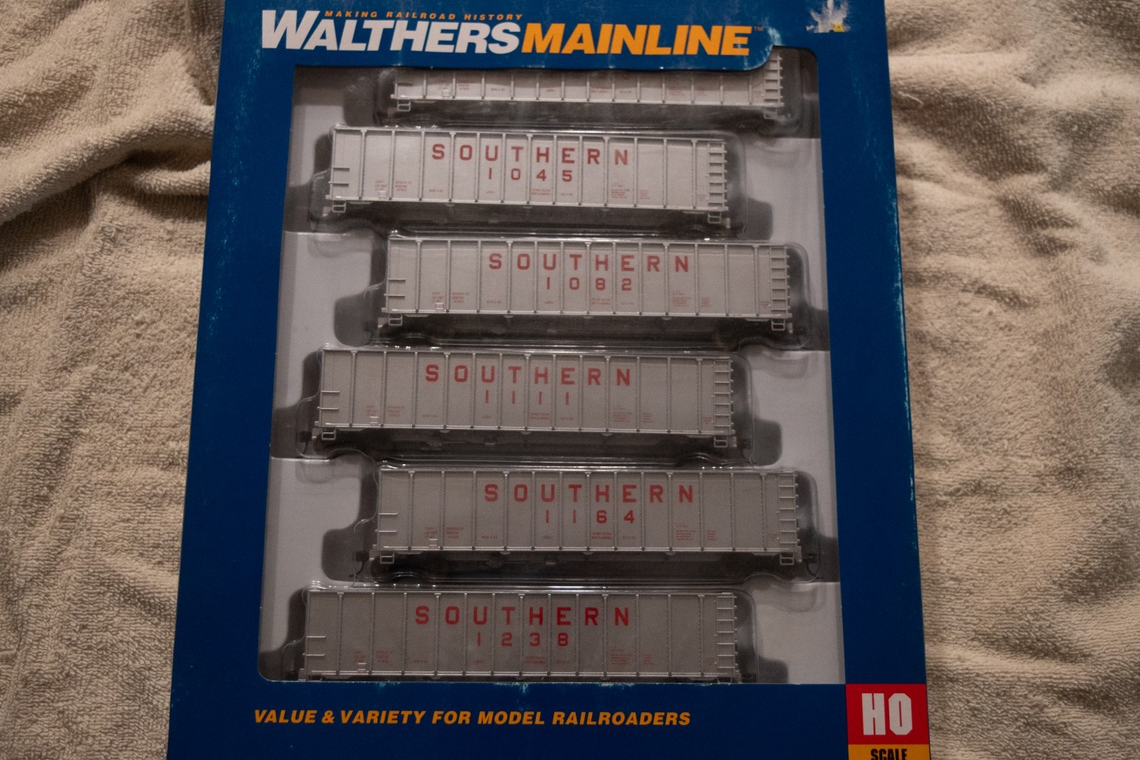 Walthers Mainline HO Scale 50′ Coal Gondola 6 Pack Southern