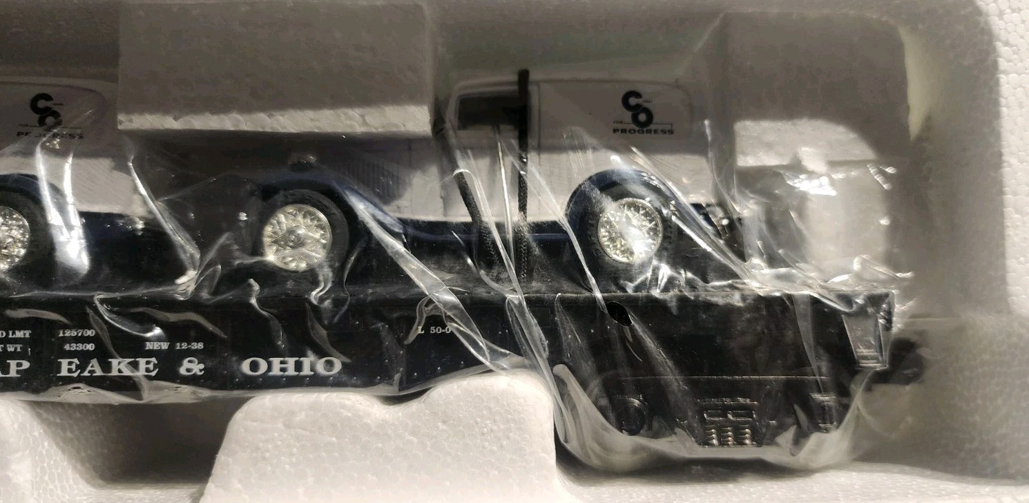 Railking By MTH O Scale Flat Car w/Ertl ’42 Panel Vans Chesapeake & Ohio #80410
