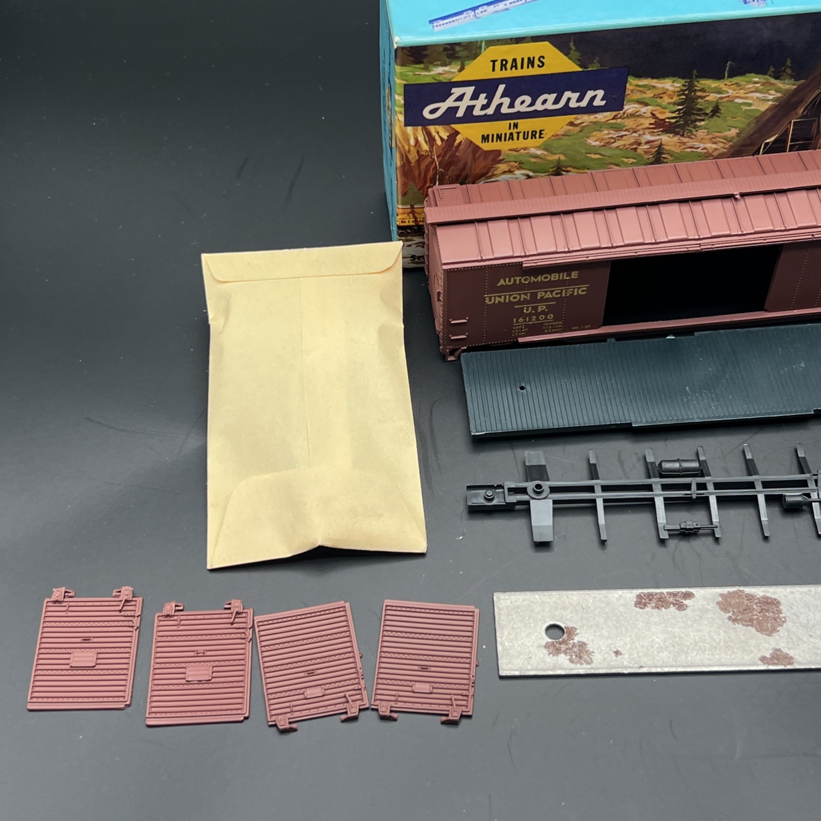 Athearn HO Scale 50′ Box Car, Union Pacific, Brown, #161200 – 5036 BN