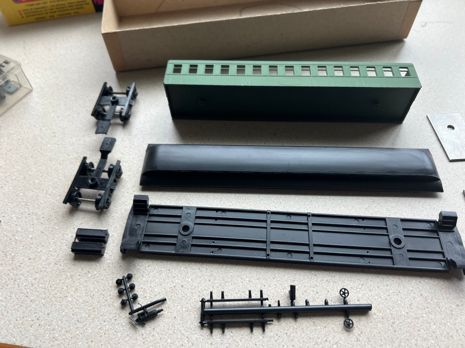 Roundhouse HO Scale 50′ Overland Pullman Sleeper Undecorated 5250 OB