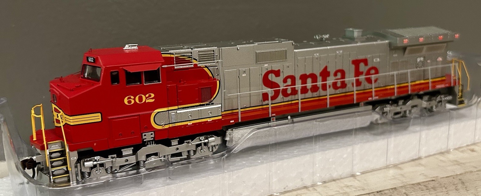Athearn 78955 HO scale Santa Fe Dash 9-44CW Diesel Locomotive #602