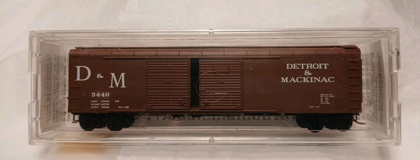 /79030/D&M 3440 Detroit & Mackinac 50′ Wagon Top Box Car Double Doors 2000