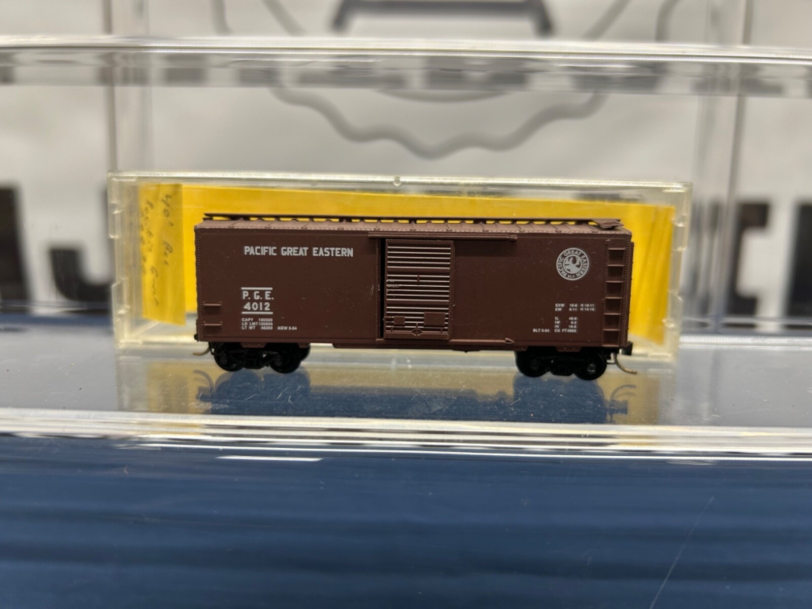 Micro-Trains Pacific Great Eastern #4012 40� Standard Box Car 20970 (T)