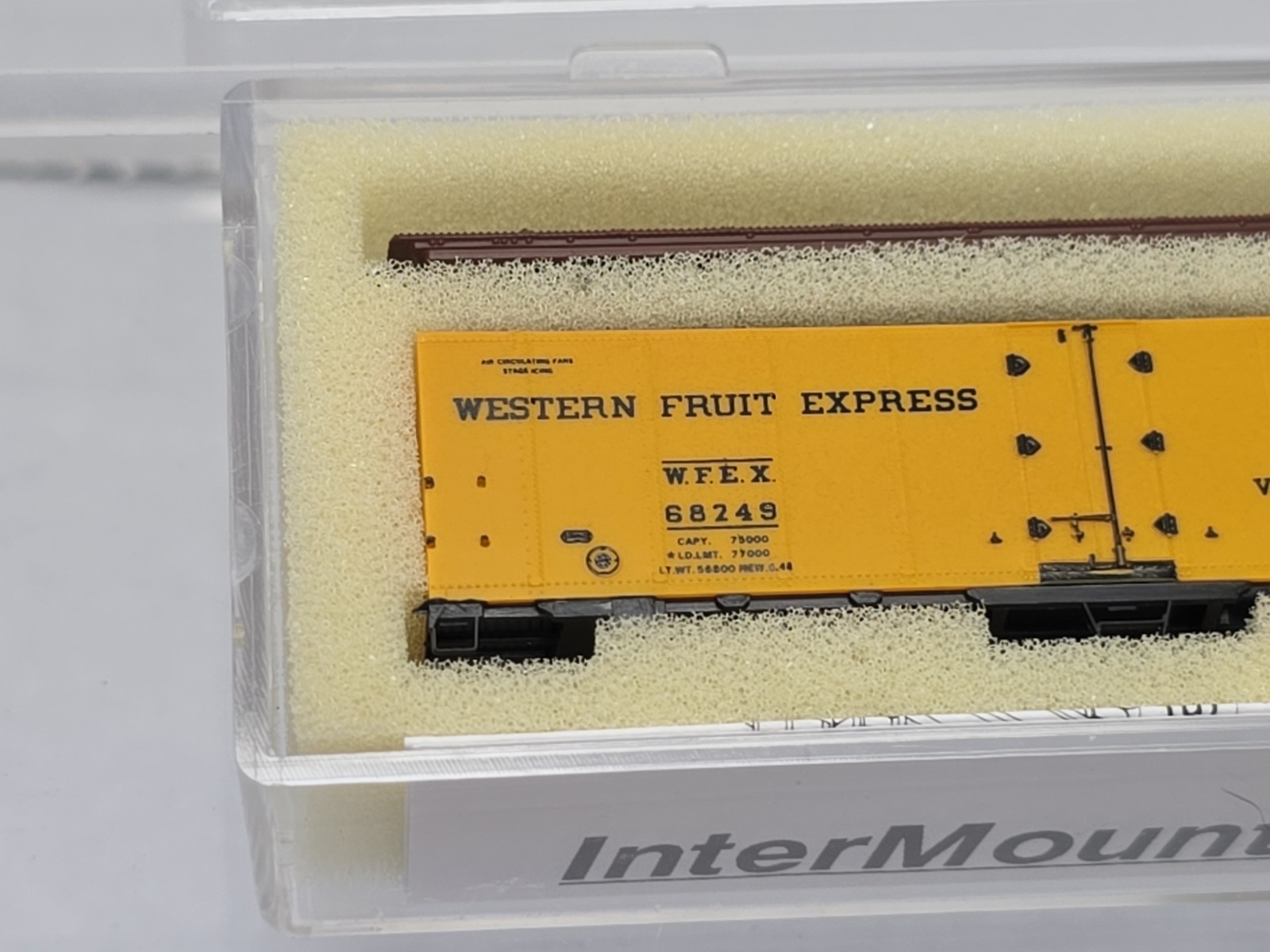 Intermountain N Scale 60505-08 WFE Great Northern Steel Side Ice Reefer NOS