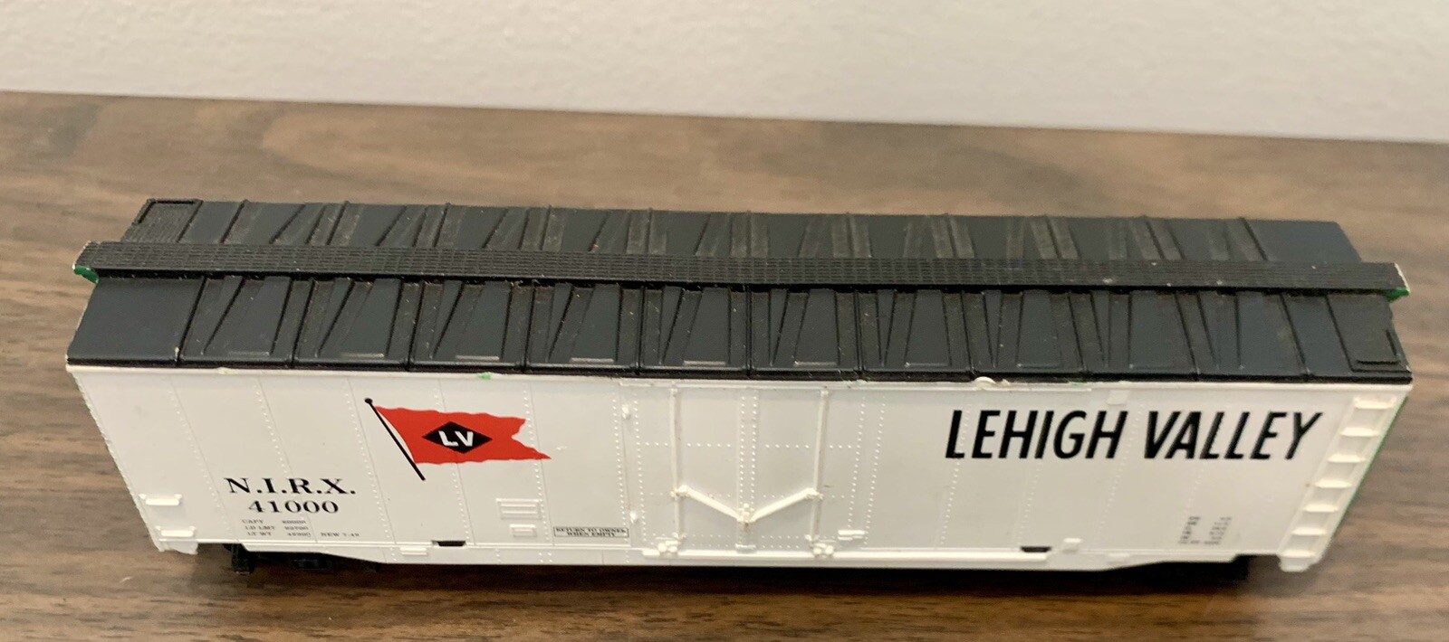 🚂 HO Scale IHC Lehigh Valley Boxcar #41000 C-6 Very Good. One broken step