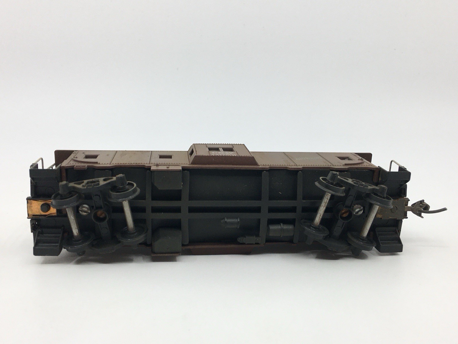 HO Athearn Chicago & North Western Bay Window Caboose CNW #11052 WEATHERED