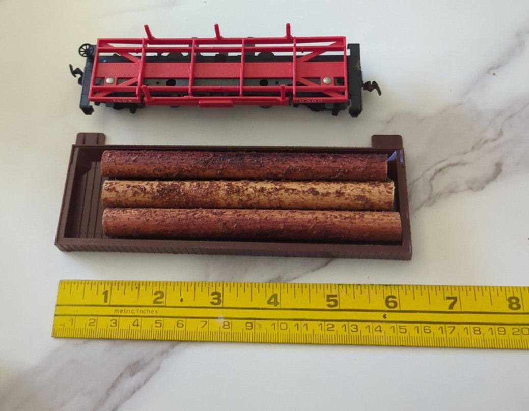 HO Scale by Lionel 0300 Log Flat Car w/ Log Tray & in Original Box
