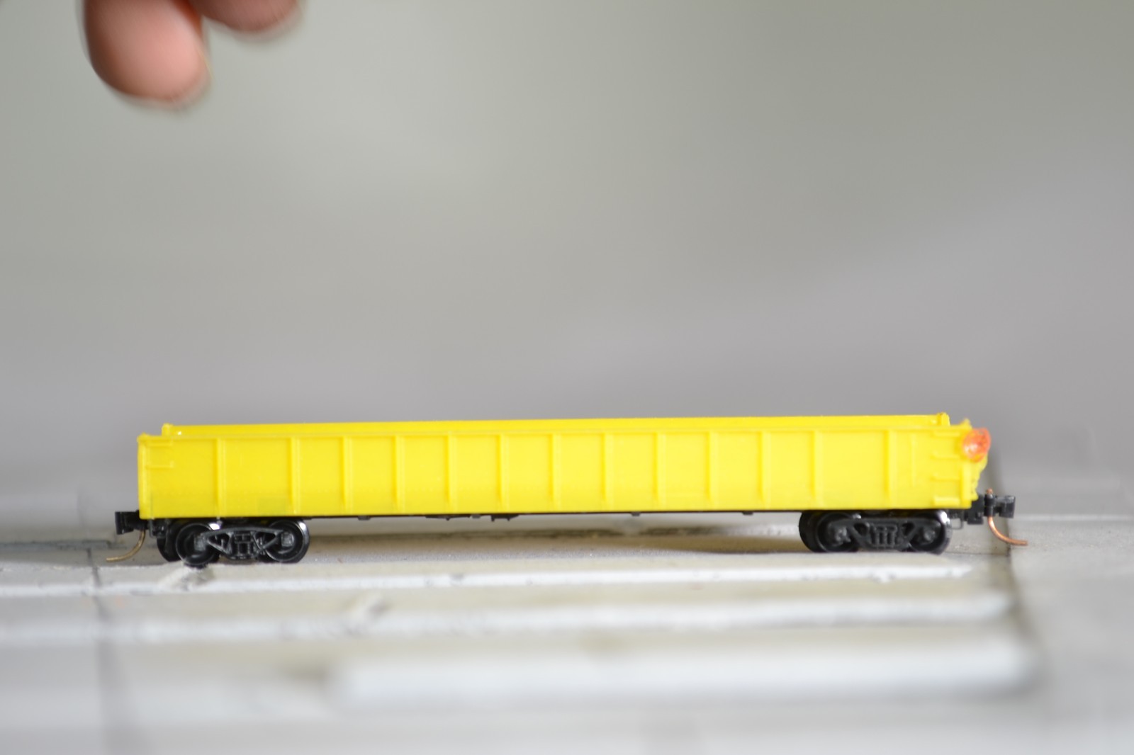 16020 N Scale MICRO TRAINS GONDOLA UNDEC UNPAINTED