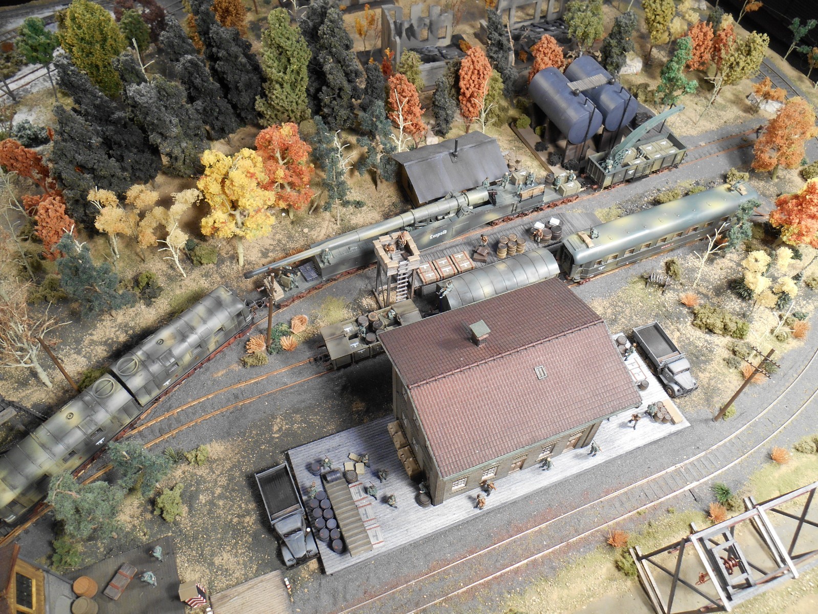 HO Roco Minitanks Artitec 7th Panzer LEOPOLD Artillery Train 5 Cars with Engine