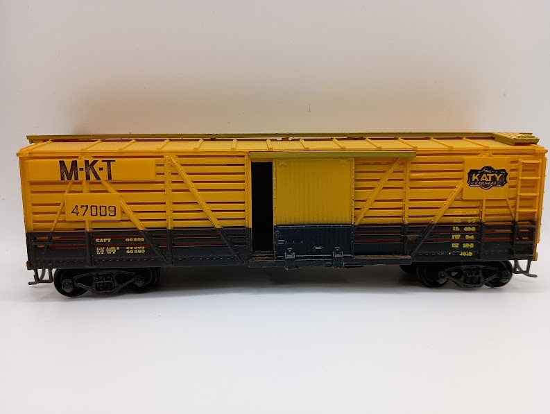 TRAIN MINIATURE HO 40′ WOOD STOCK CATTLE CAR KATY MKT 47009