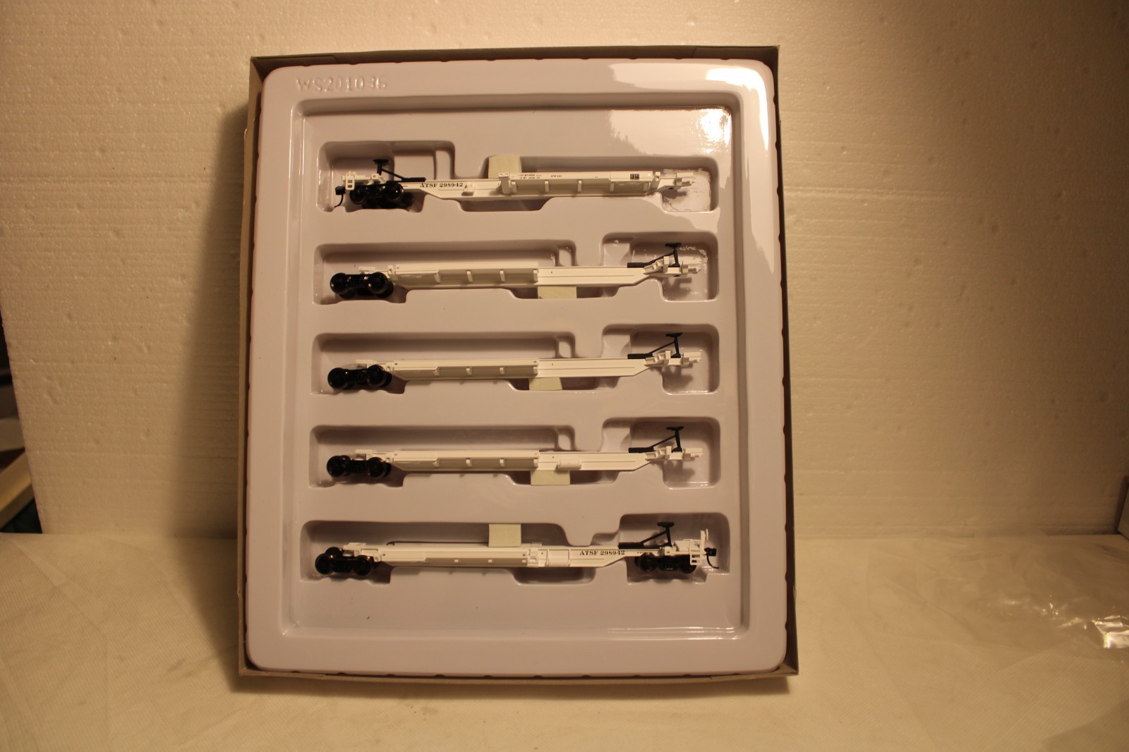 WALTHERS HO SCALE 5 UNIT ALL PURPOSE 48′ SPINE CARS SANTA-FE