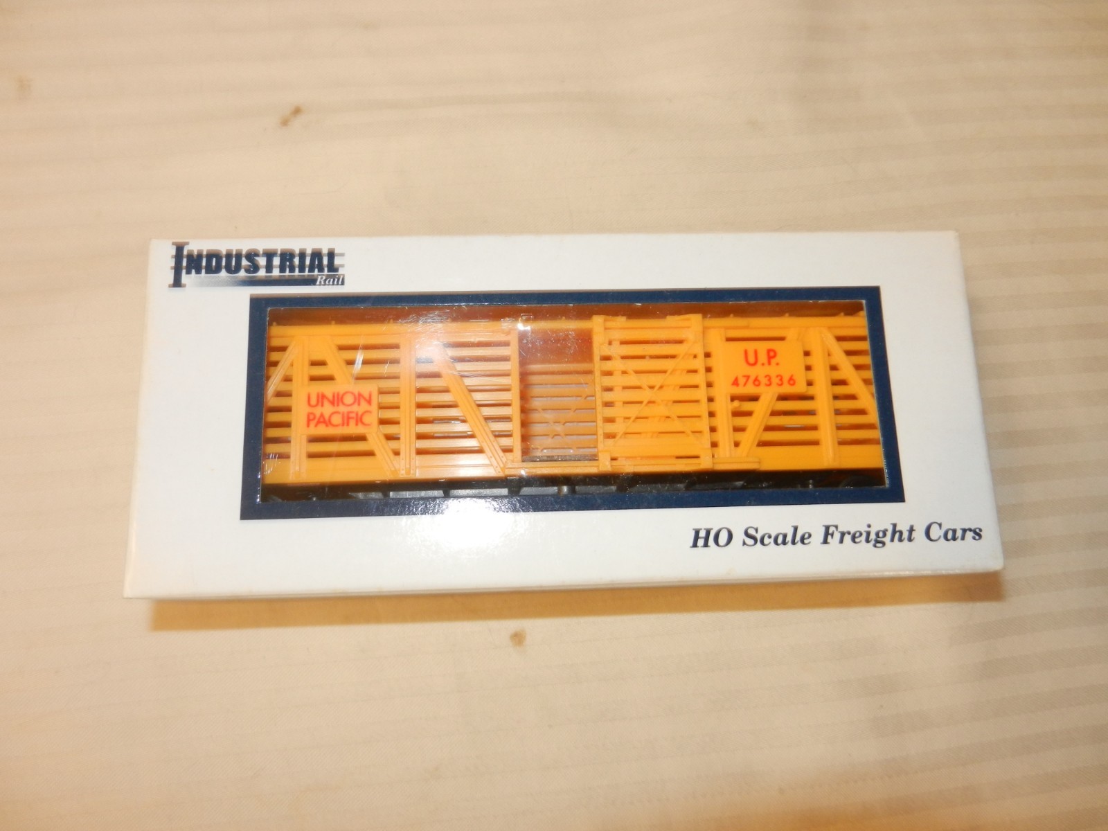 HO Scale Industrial Rail Plastic Yellow Union Pacific Stock Cattle Car #47336