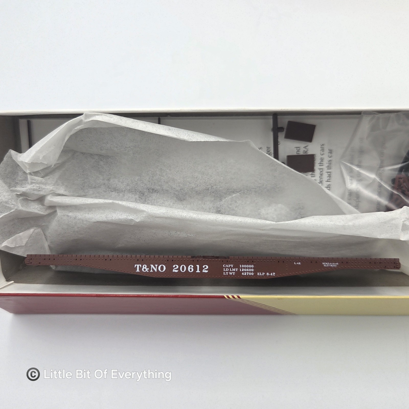 Red Caboose TWO CAR LOT: T&NO / M&StL 42′ Flat Car w/ Fish Belly Side Sills
