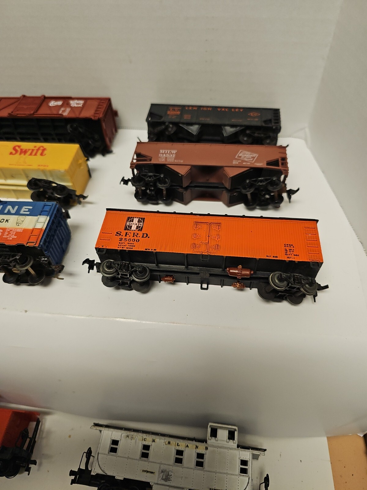HO Scale Lot of 21 Mixed Caboose & Box Car, Tyco, Life-Like, Lima,Tri-ang More