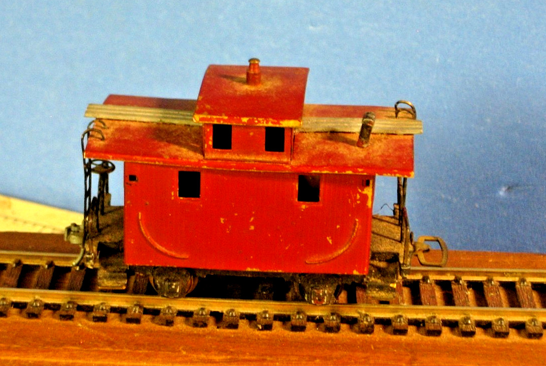 HO Vintage Mantua Brass Bobber caboose ( 4 wheel) , Totally complete, worn paint
