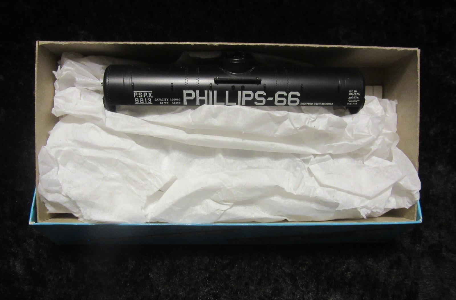 Athearn HO Scale Phillips-66 42′ Tank Car No. 9213 Kit