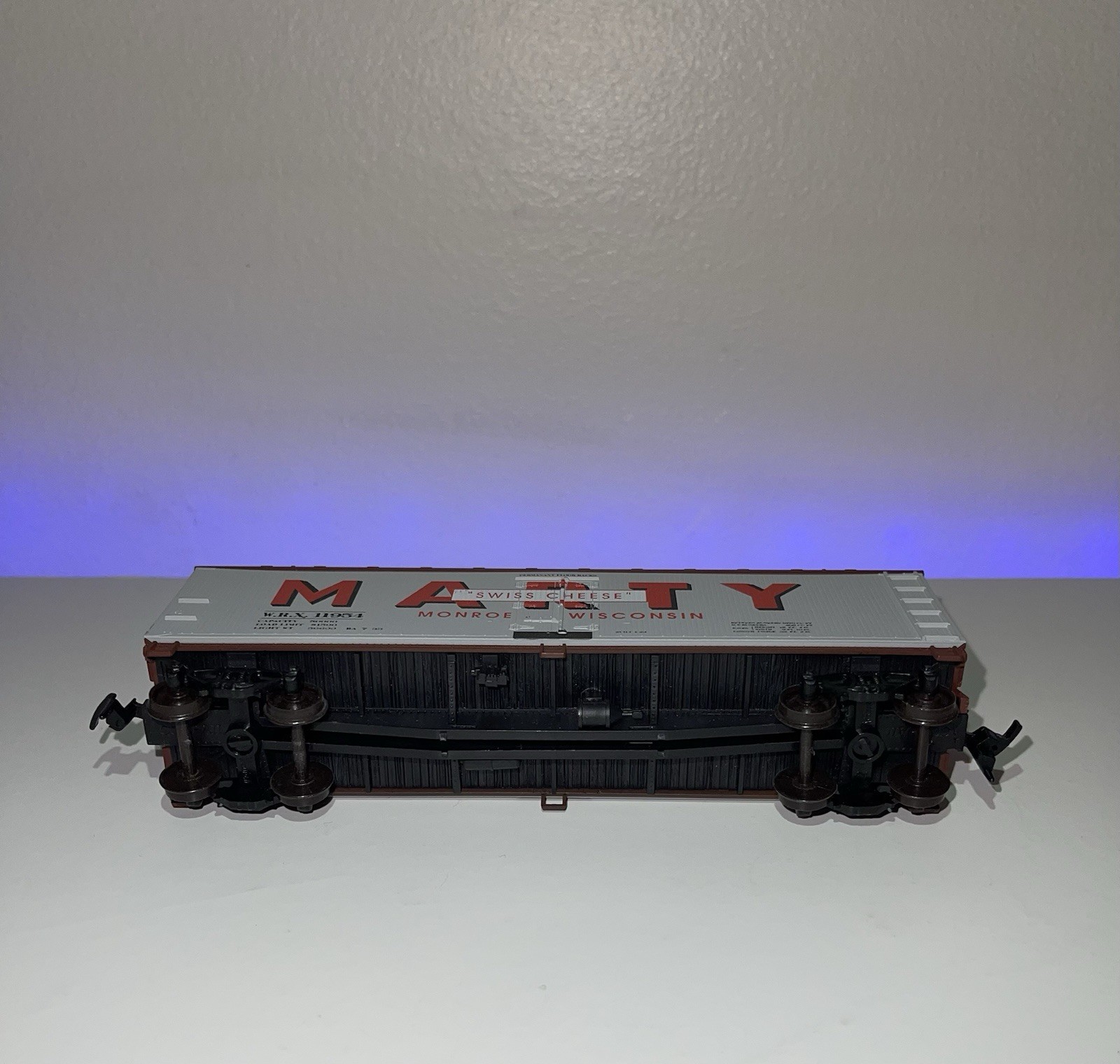 Accurail WRX 11954 “Marty Swiss Cheese” 40′ Wood Reefer