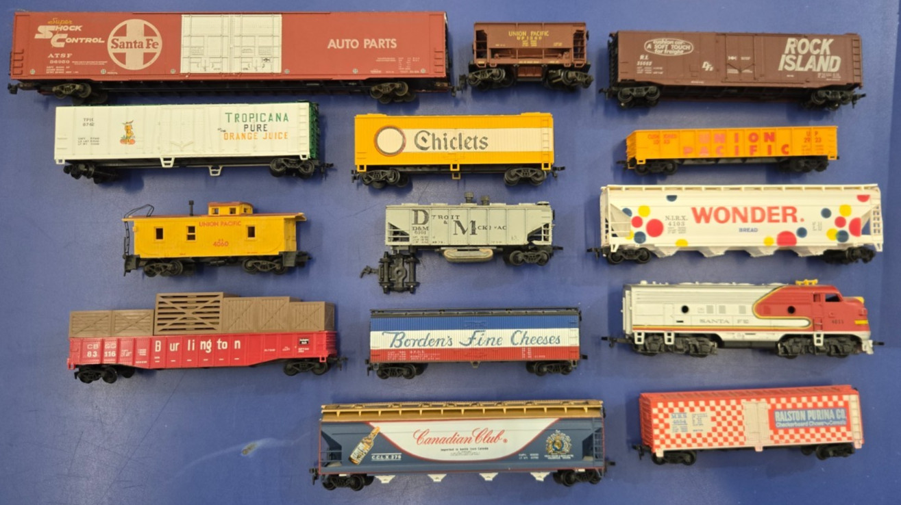 14pc Lot HO Gauge AHM American Brands Freight Cars & Dummy Loco Plastic Wheels