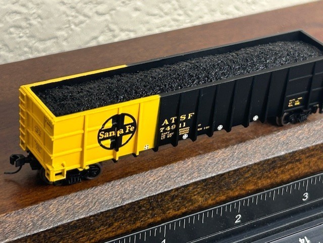 SANTA FE 5-pack THRALL 50ft ROTARY HIGH-SIDE GONDOLAS w/COAL LOADS N Scale NEW