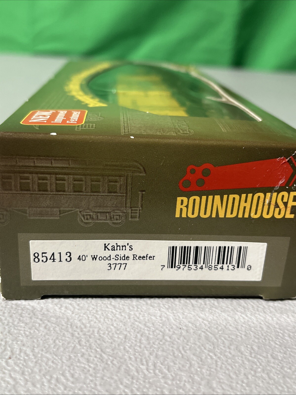 Roadhouse ~ HO scale ~ 3777 ~ E Kahn’s Sons ~ 40’ Wood Side Reefer ~ 85413 ~