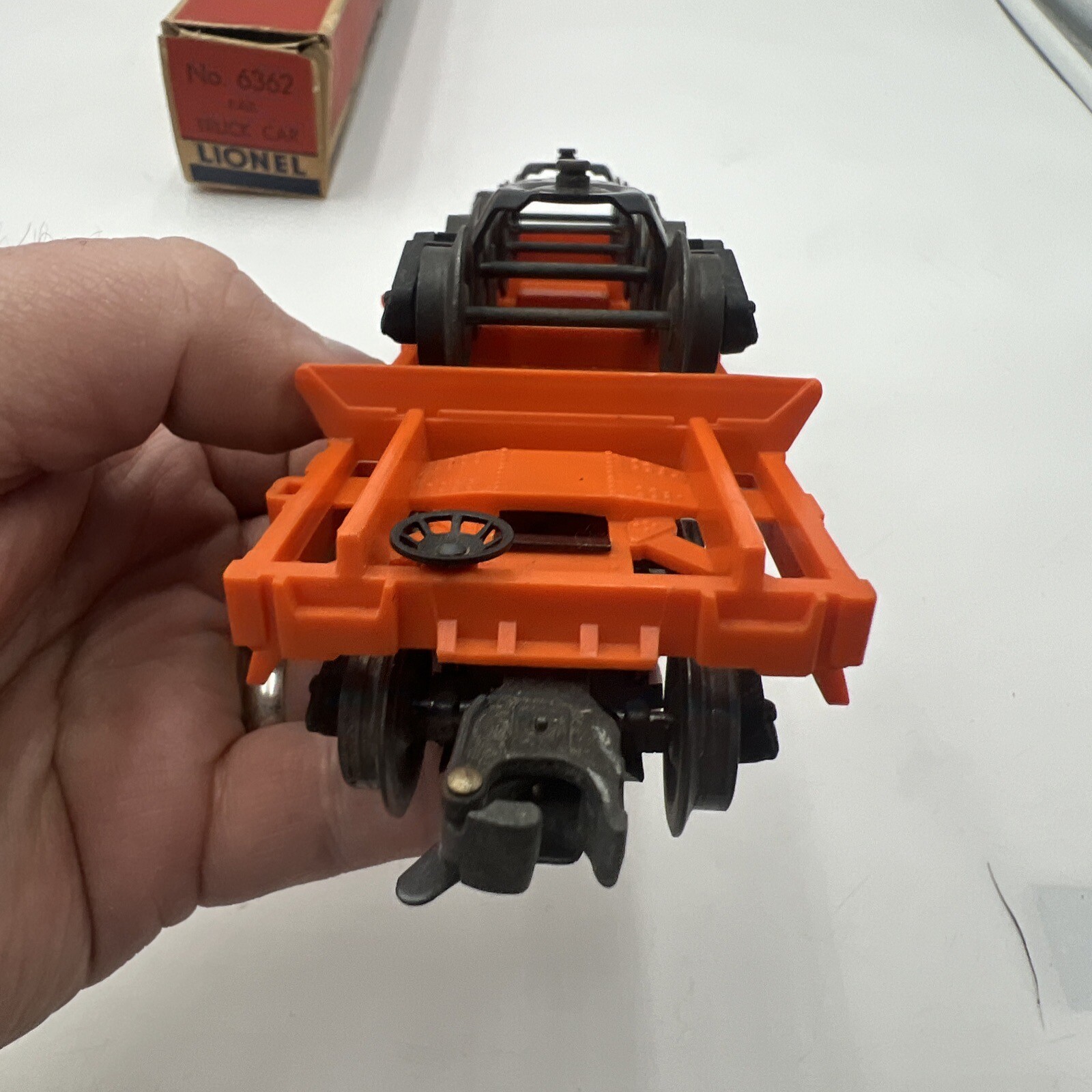 LIONEL POSTWAR O GAUGE 6362 ORANGE RAIL TRUCK CAR WITH 3 TRUCKS #636255 + BOX