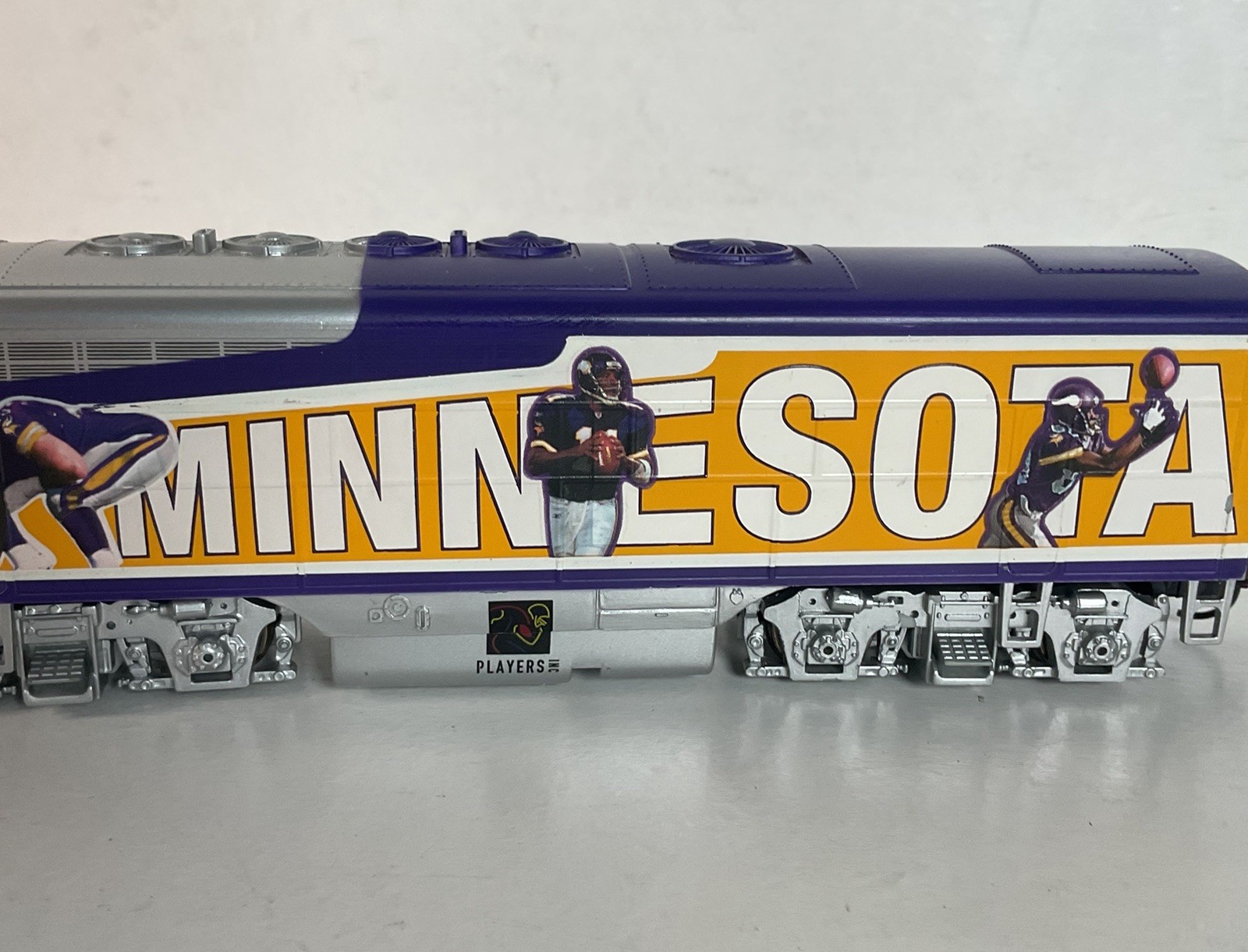 Hawthorne Village HO Diesel Engine | Booster | Minnesota Vikings | Holiday Train