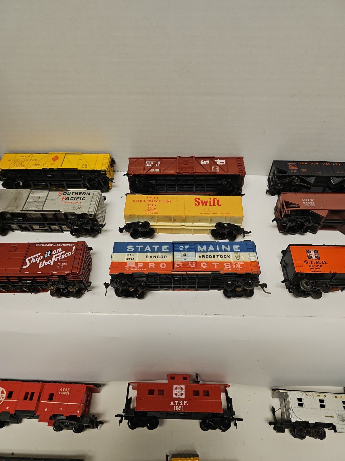 HO Scale Lot of 21 Mixed Caboose & Box Car, Tyco, Life-Like, Lima,Tri-ang More