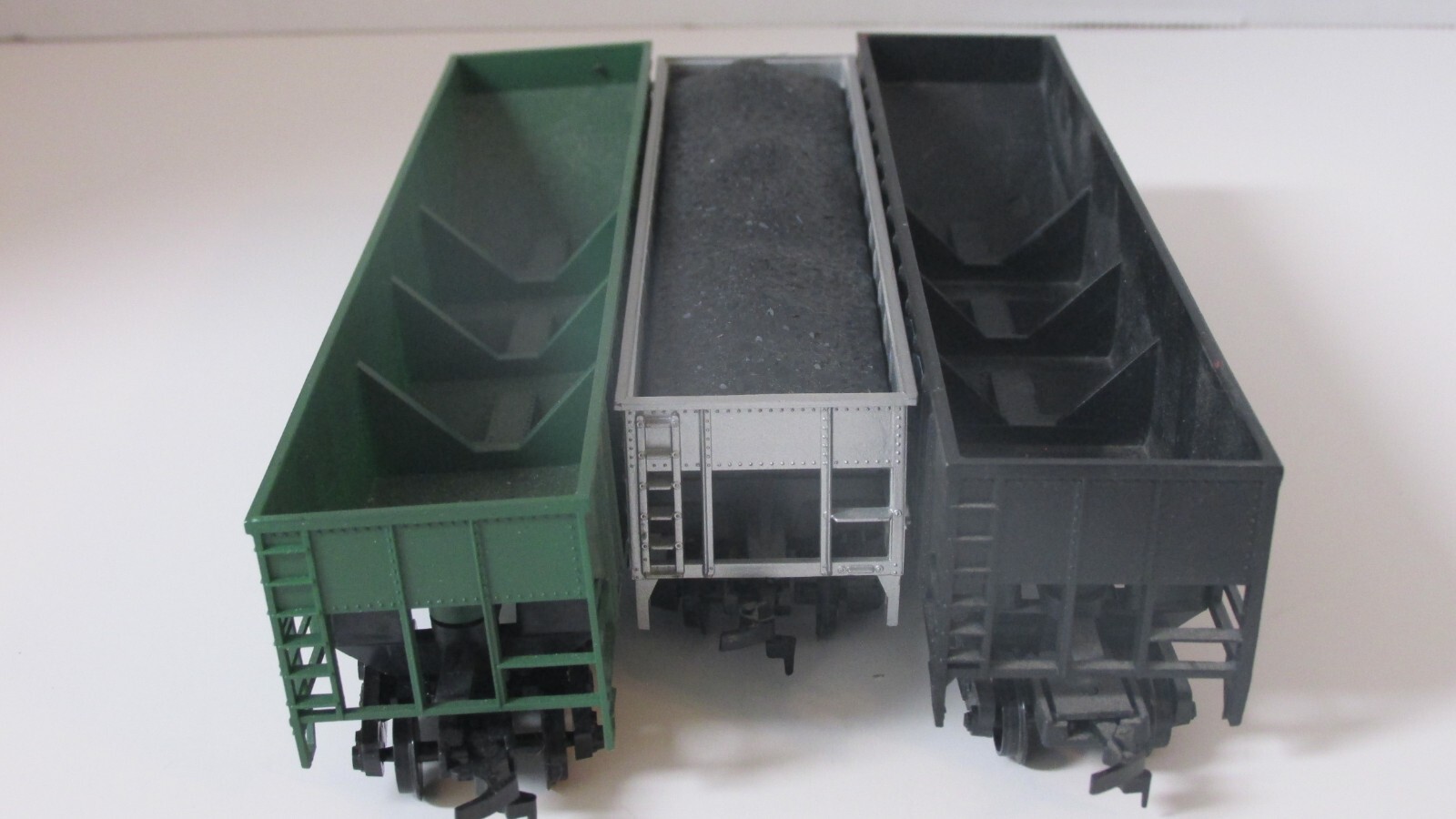 Ho scale,open hoppers,4 bay,bundle of 3,VGN 2610,MKT 236758,& PC 483922,plastic.