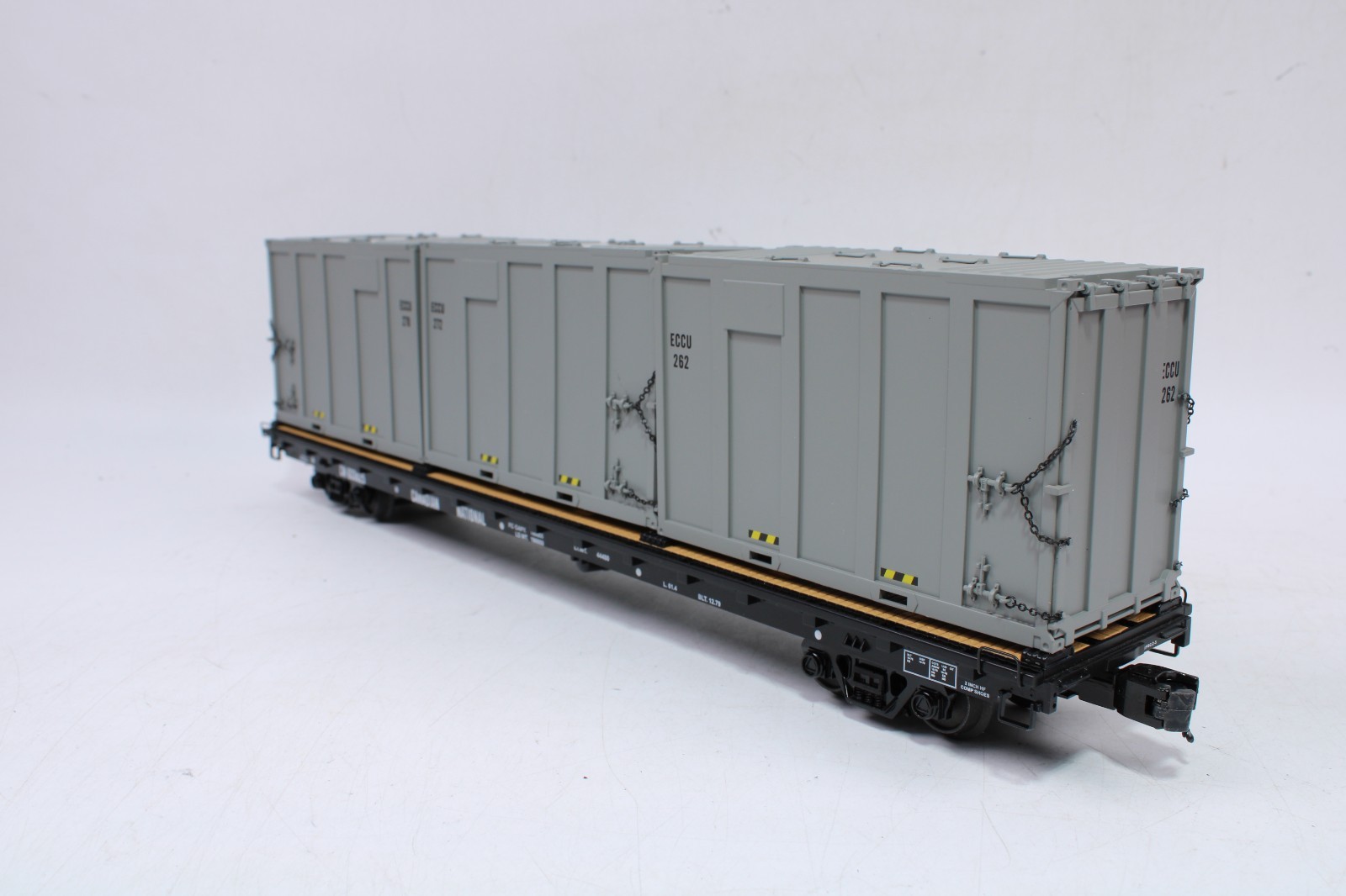 MTH 20-98583 O 60′ Flat Car Canadian National #633025 Trash Containers