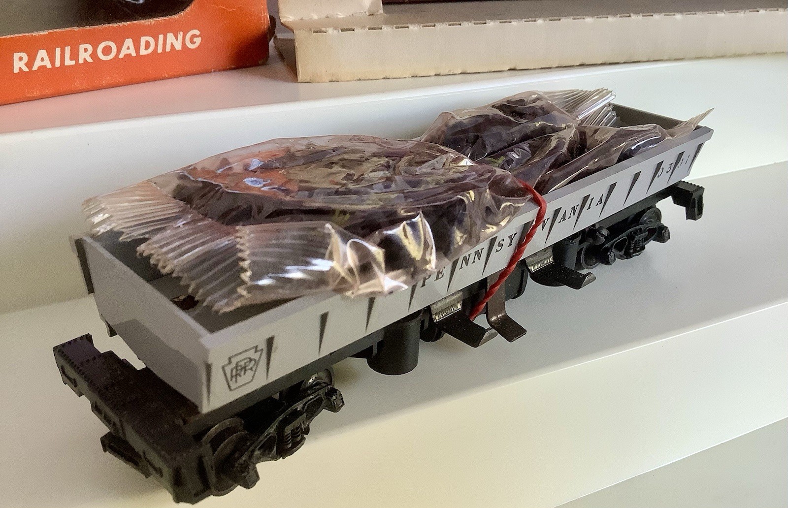 Lionel HO Scale #0301 Operating Coal Dump In Box w/Receiving Bin 301-16