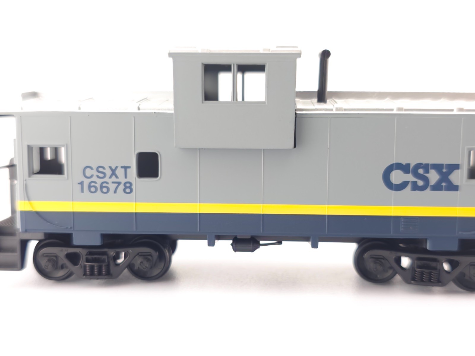 Walthers HO Scale CSX Extended Vision Caboose CSXT 16678 Model Train Car