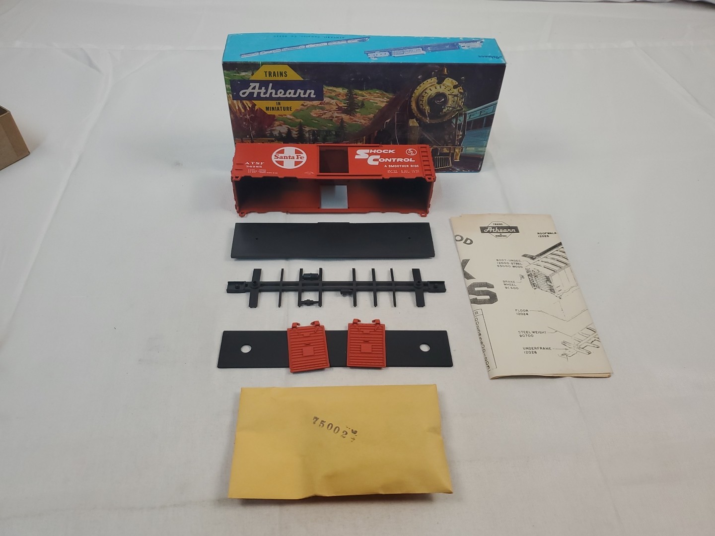 Ho Scale Athearn 1391 Santa Fe Shock Control 40′ Box Car ATSF 34285 Blue Box