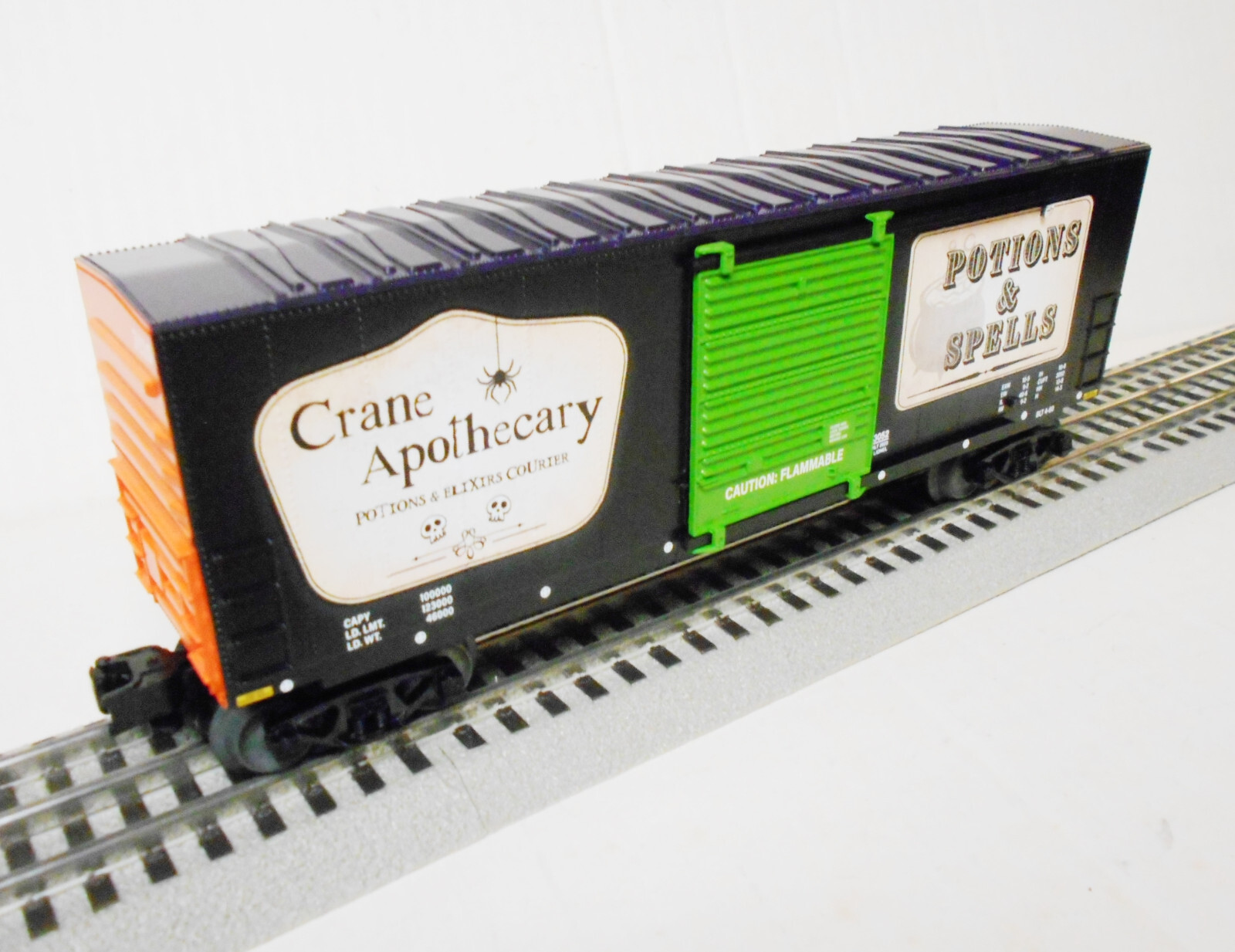 LIONEL 2323050-B FAST FRIGHT HALLOWEEN CRANE POTIONS & SPELLS HI-CUBE BOXCAR NEW