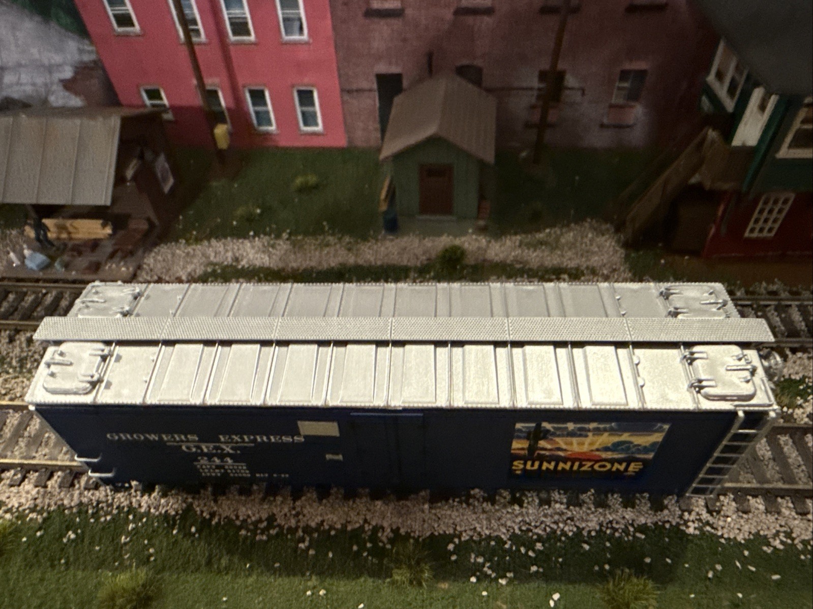YesterYear Models HO R – 40–23 Refrigerator Car Sunnizone Growers Express #244