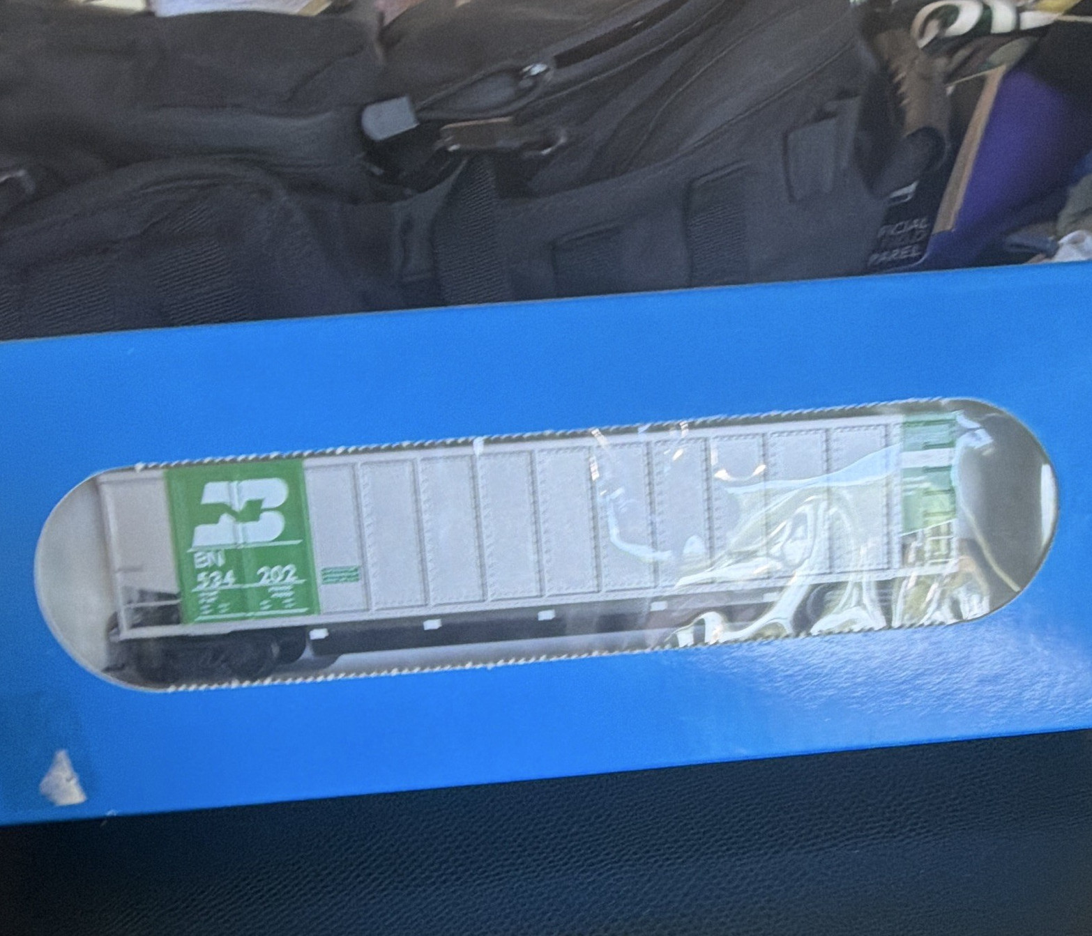 HO Gauge Burlington Northern Green/White Freight Car Ready to Go Analog
