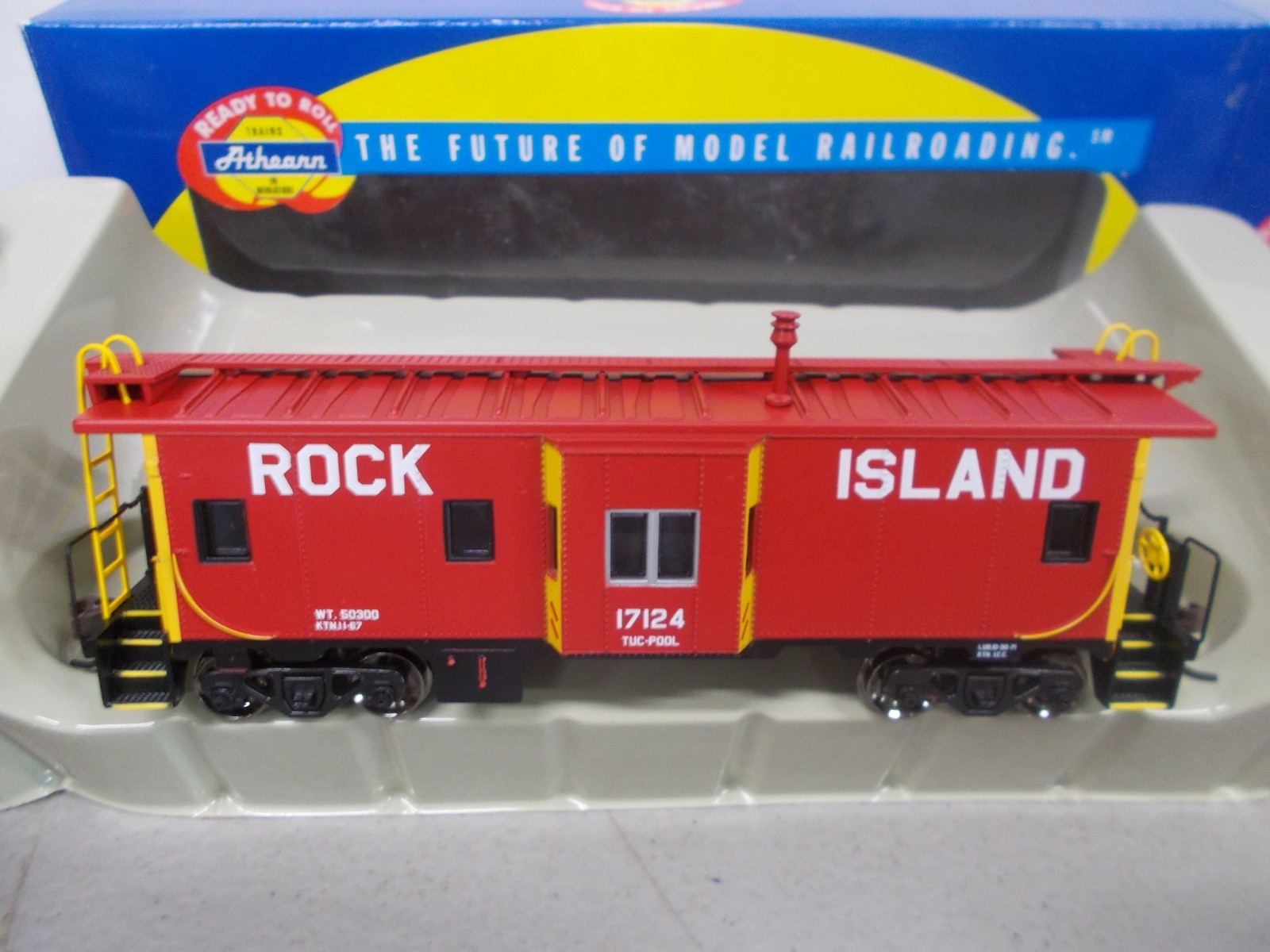 ATHEARN # 74679 ~ ROCK ISLAND BAY WINDOW CABOOSE # 17124~ HO SCALE