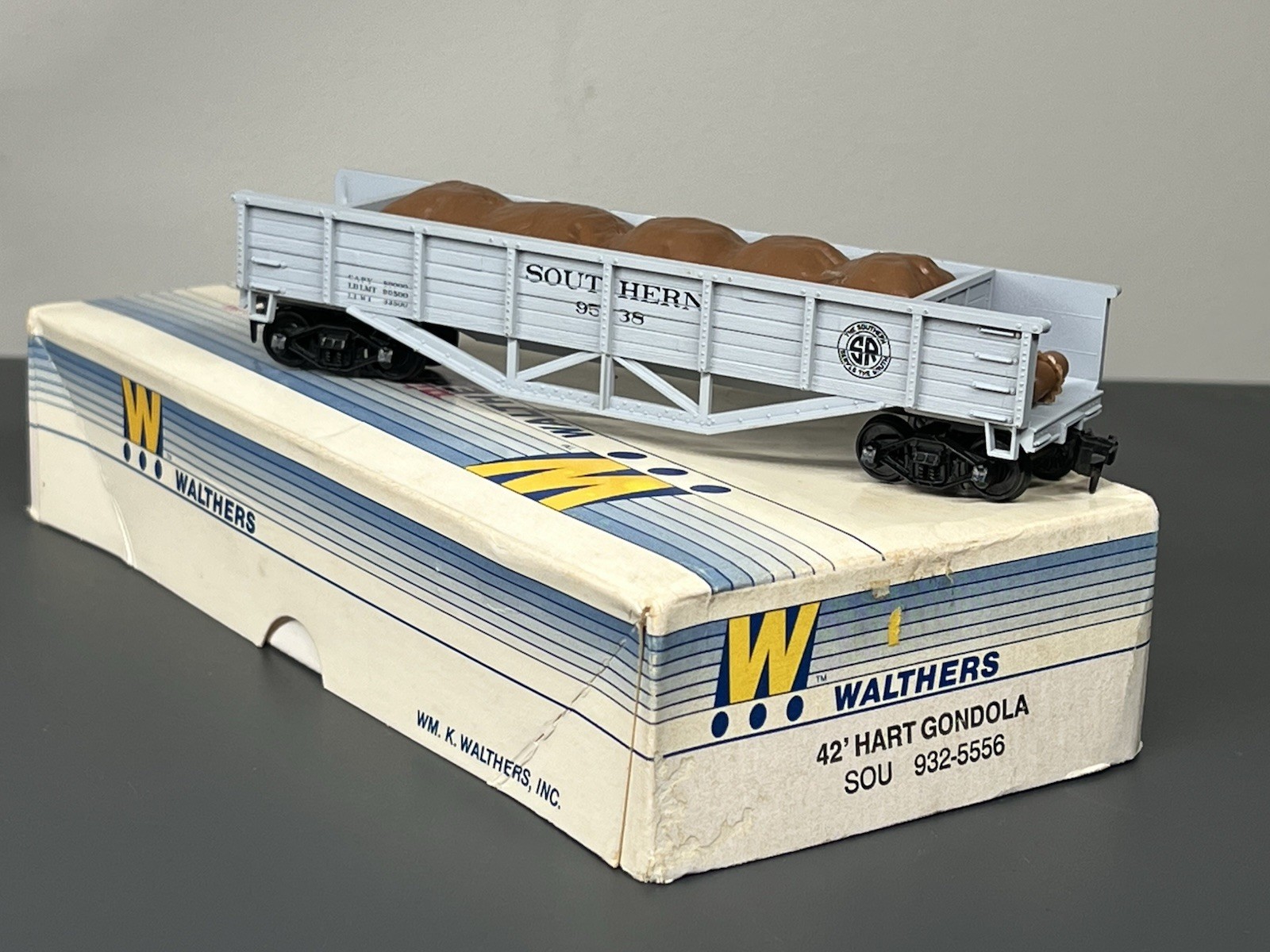Vintage HO Scale Walthers 932-5556 Southern 42′ Hart Gondola w/Load – Gray – RTR