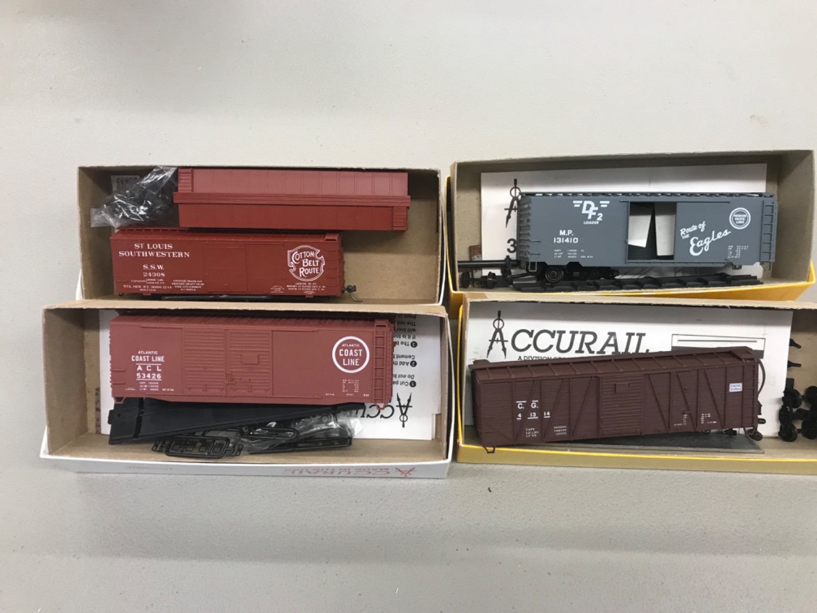 Accurail Ho Scale Lot of 4 40′ Boxcars Various Roads READ