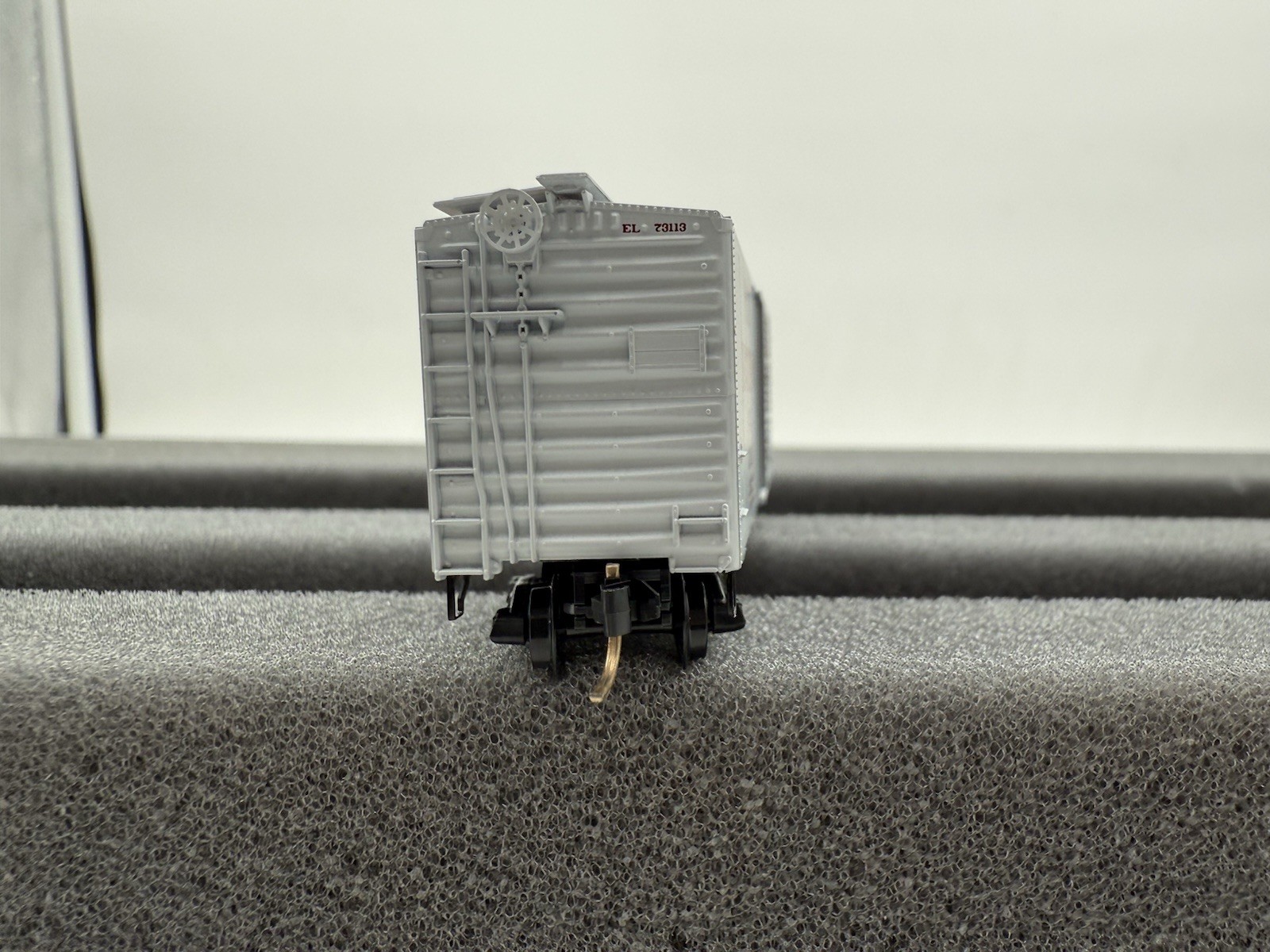 Micro-Trains Erie Lackawanna 40′ Standard Box Car, Single Door – 20360