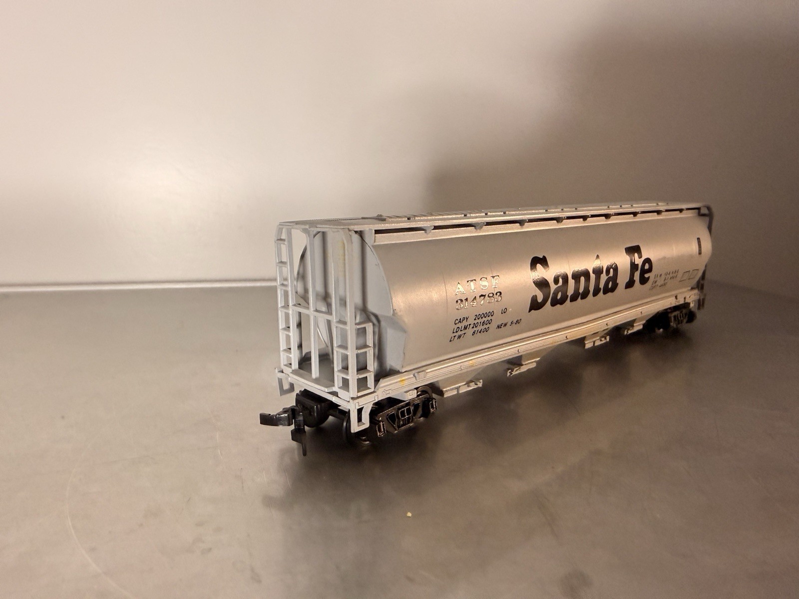 Bachmann – 55′ Grain Car Santa Fe #43-1031-02 – HO Scale – NEW IN BOX!!!