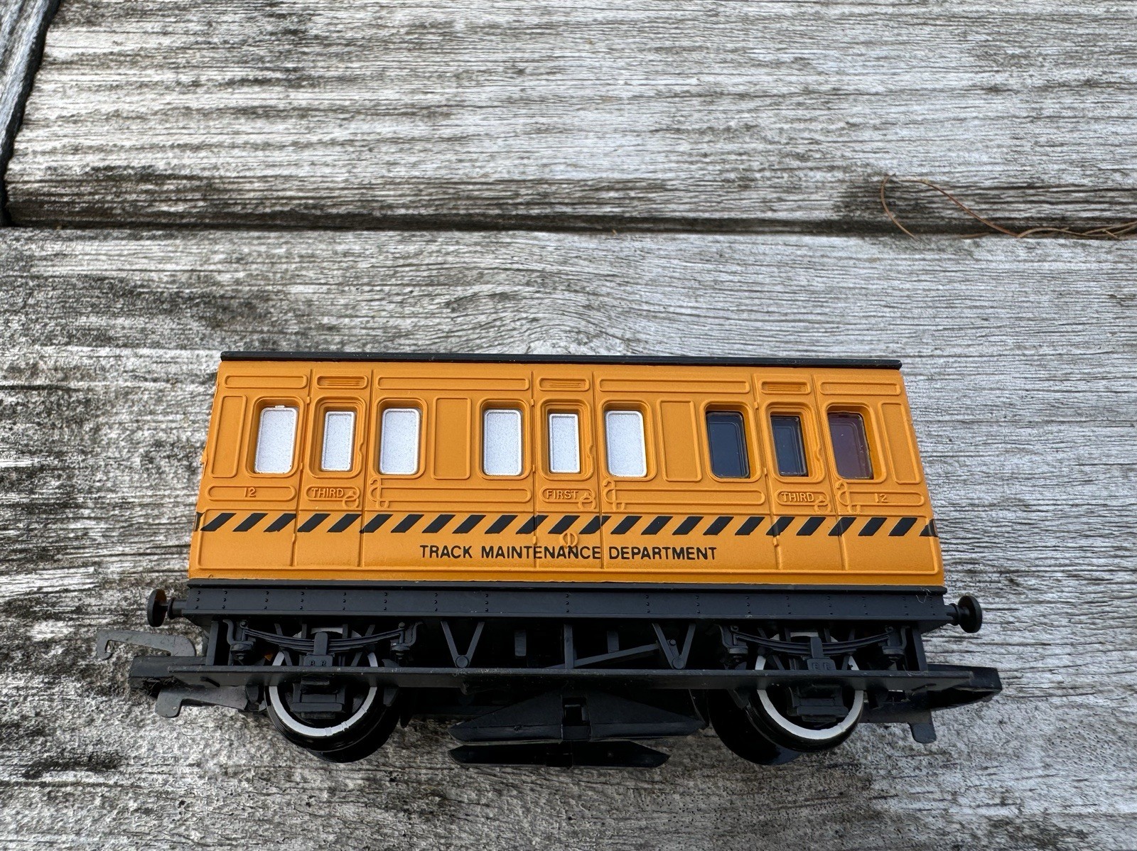 Hornby Railways R.296 European Track Cleaning Coach OO Gauge