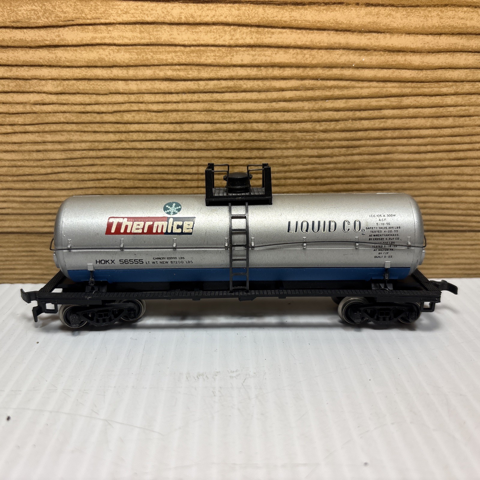 AHM HO Scale Single Dome Thermice Transit Heated Tank Car