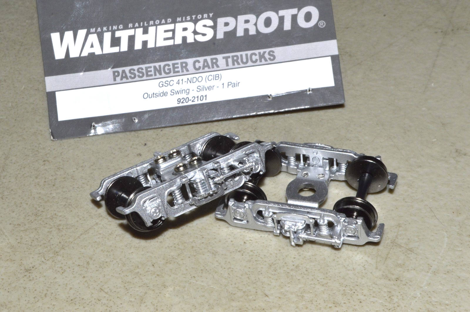 HO Walthers Proto 920-2101 GSC 41-NDO Outside Swing Hanger passenger trucks