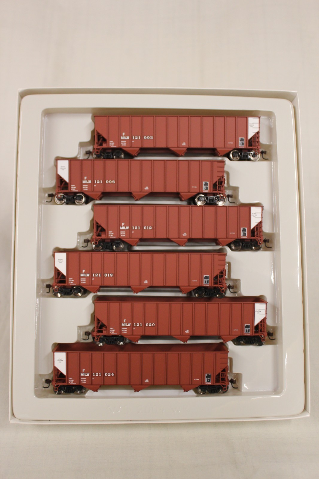 Walthers Bethlehem 4000cf Coal Hopper (6-pack) – Milwaukee Road – 932-7854