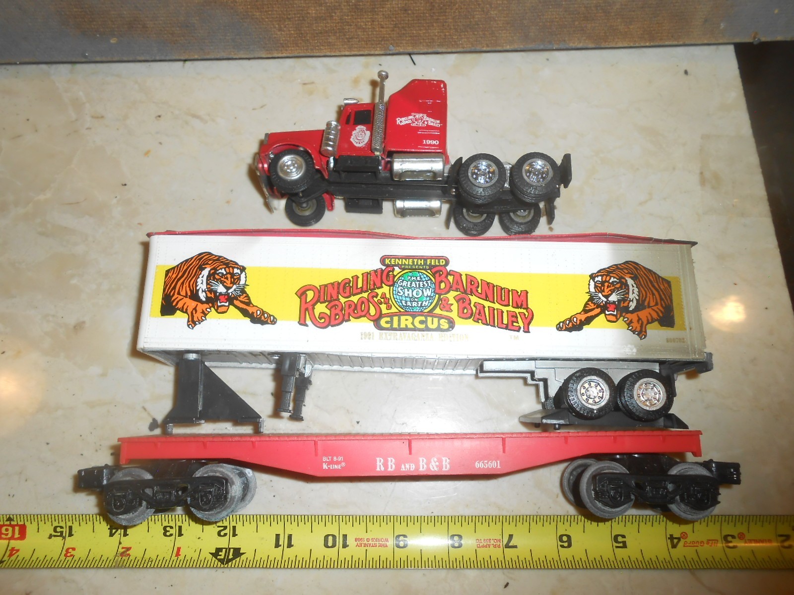O/O-27 K-Line RB and B&B Flt car With Circus Trailer & Truck. For Junk Parts.