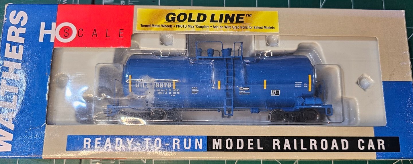 932-7202 Walthers Gold Line UTLX 16K Tank Car